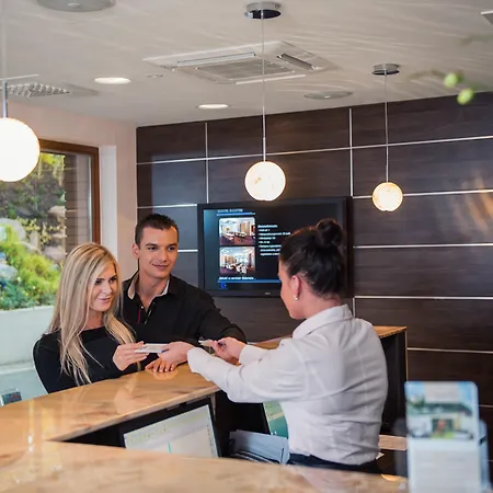 Готель Rozany Gaj - Destigo 4*